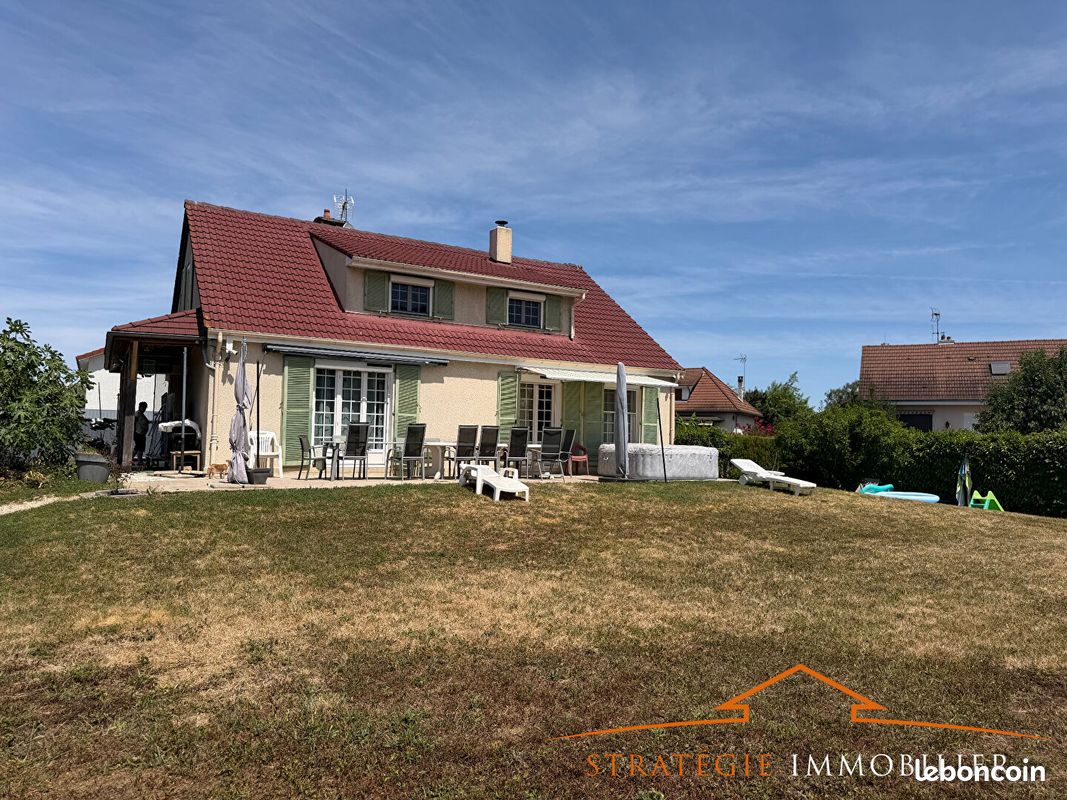 Maison 7 pièces 181 m² · à Champforgeuil · 181 m² · 250 000 €
