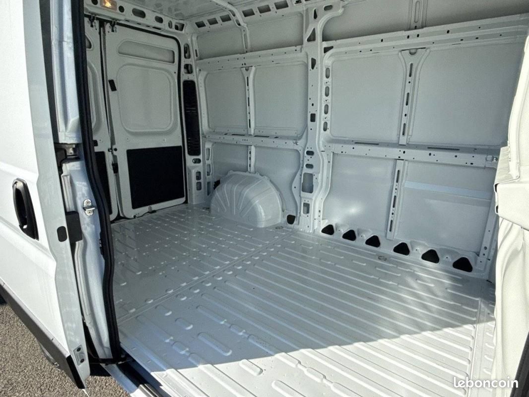 Peugeot Boxer FOURGON FGN TOLE 3.3 T L2H2 140 S&S BVM6 (image 12)