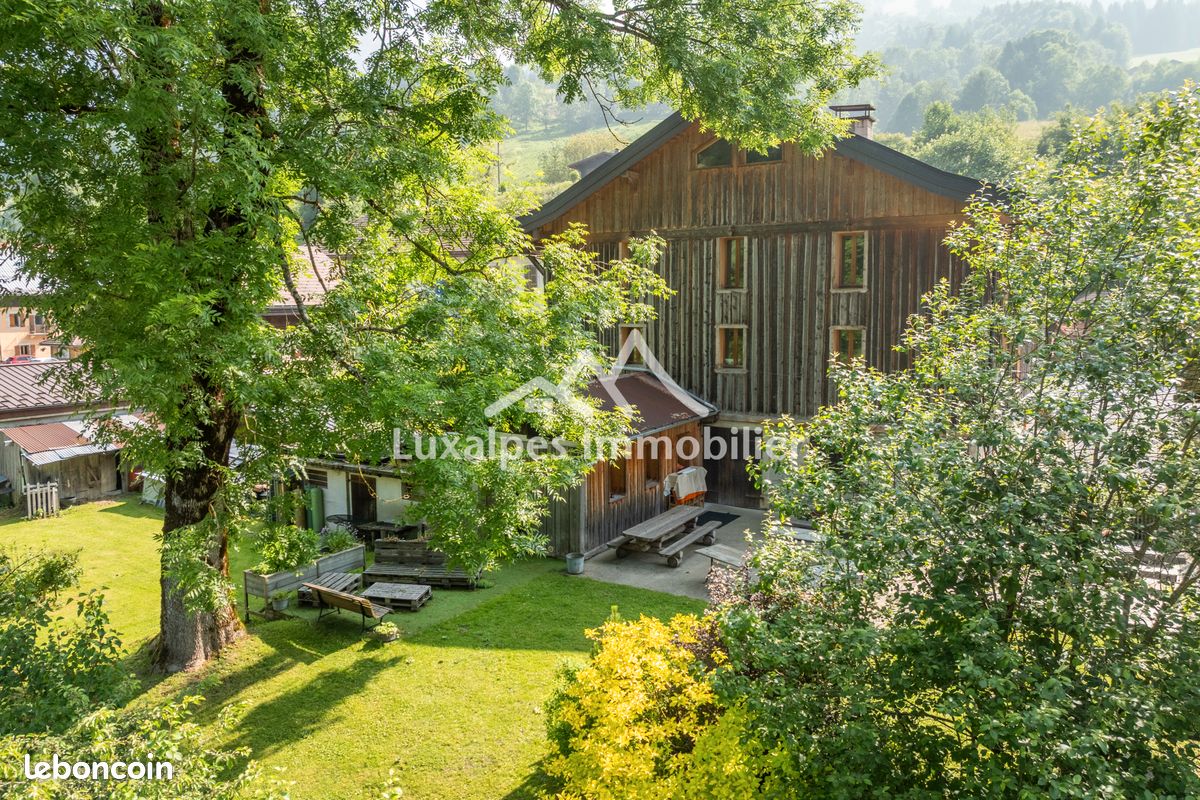 Maison 12 pièces 533 m² · à Glières-Val-de-Borne · 533 m² · 832 000 €