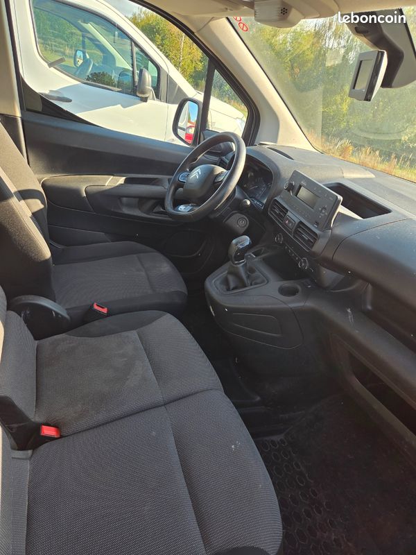 Berlingo fourg 650 kg bleuhdi 100 (image 5)