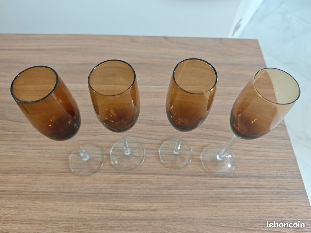 Lot de 4 flûtes à champagne vintage ambrées (image 3)