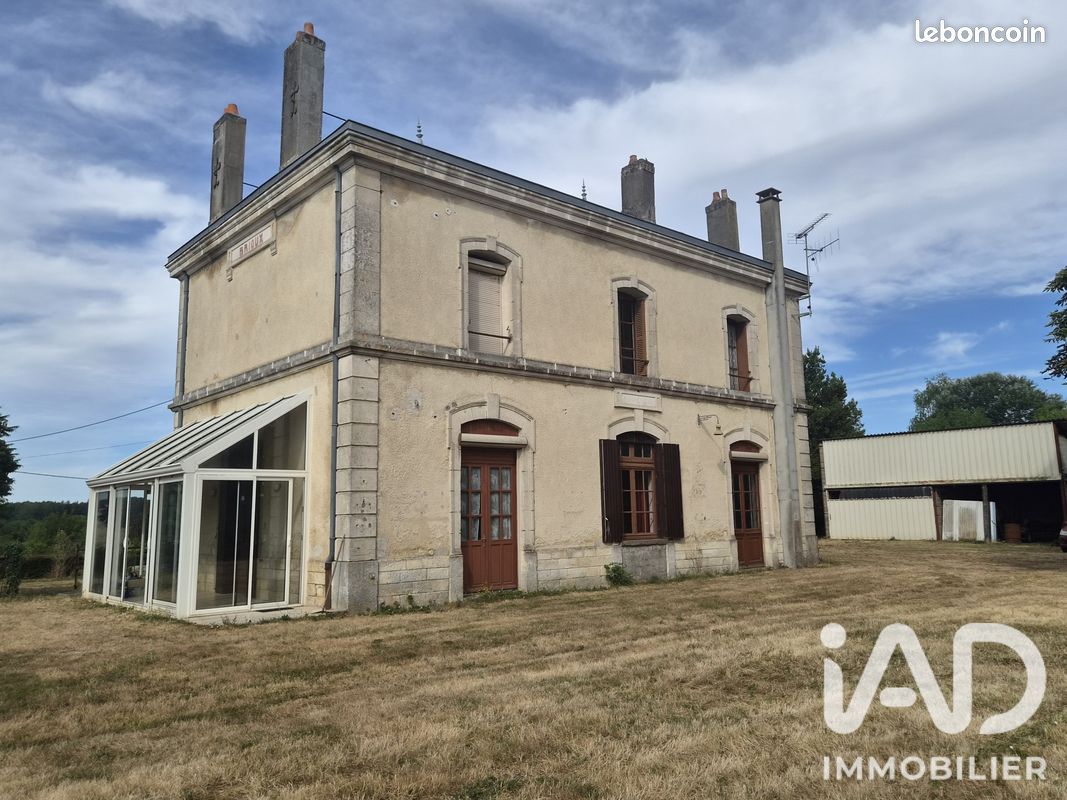 Maison 6 pièces 193 m² · à Brioux-sur-Boutonne · 193 m² · 130 000 €