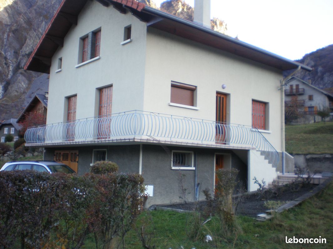 Maison 5 pièces 139 m² · à Saint-Martin-de-la-Porte · 139 m² · 235 000 €