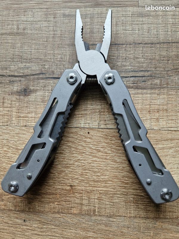 Pince multifonction neuve (image 1)