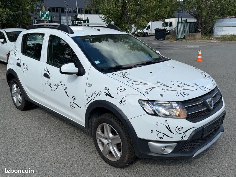 Dacia Sandero stepway léger endommagé CARTE GRISE OK ✅ (image 2)