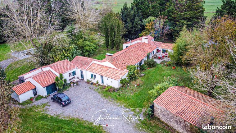 Maison 6 pièces 233 m²