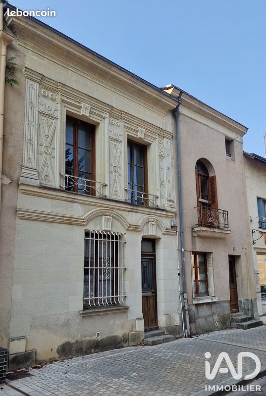 Maison 6 pièces 199 m² · à Montreuil-Bellay · 199 m² · 135 000 €