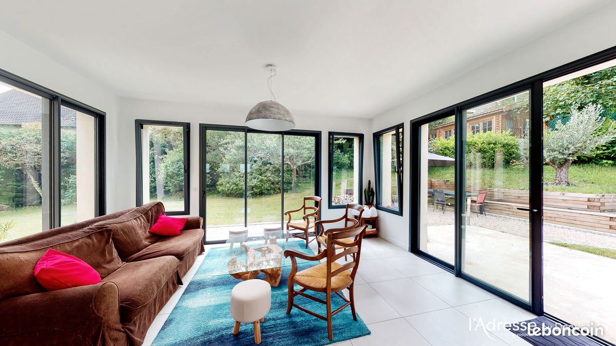 Maison 8 pièces 220 m² · à L'Étang-la-Ville · 220 m² · 4 600 €