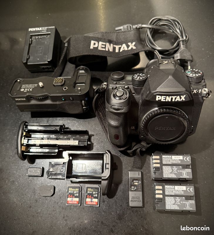 PENTAX K-1 NU avec poignée Grip D-BG6 et plein d'accessoires d'origine (image 1)