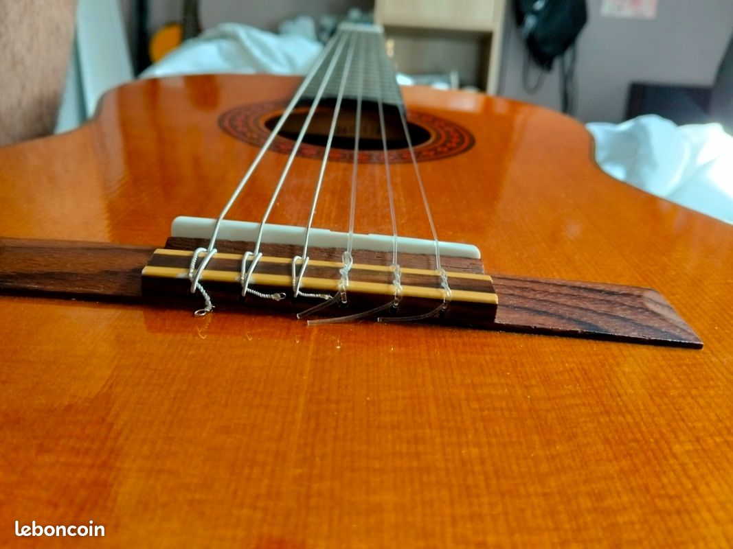 Guitare Yamaha (image 3)