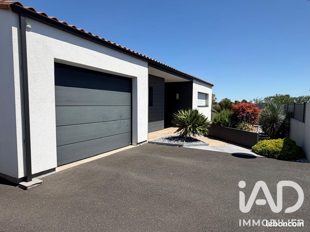 Maison 5 pièces 112 m² · à La Châtaigneraie · 112 m² · 330 000 €