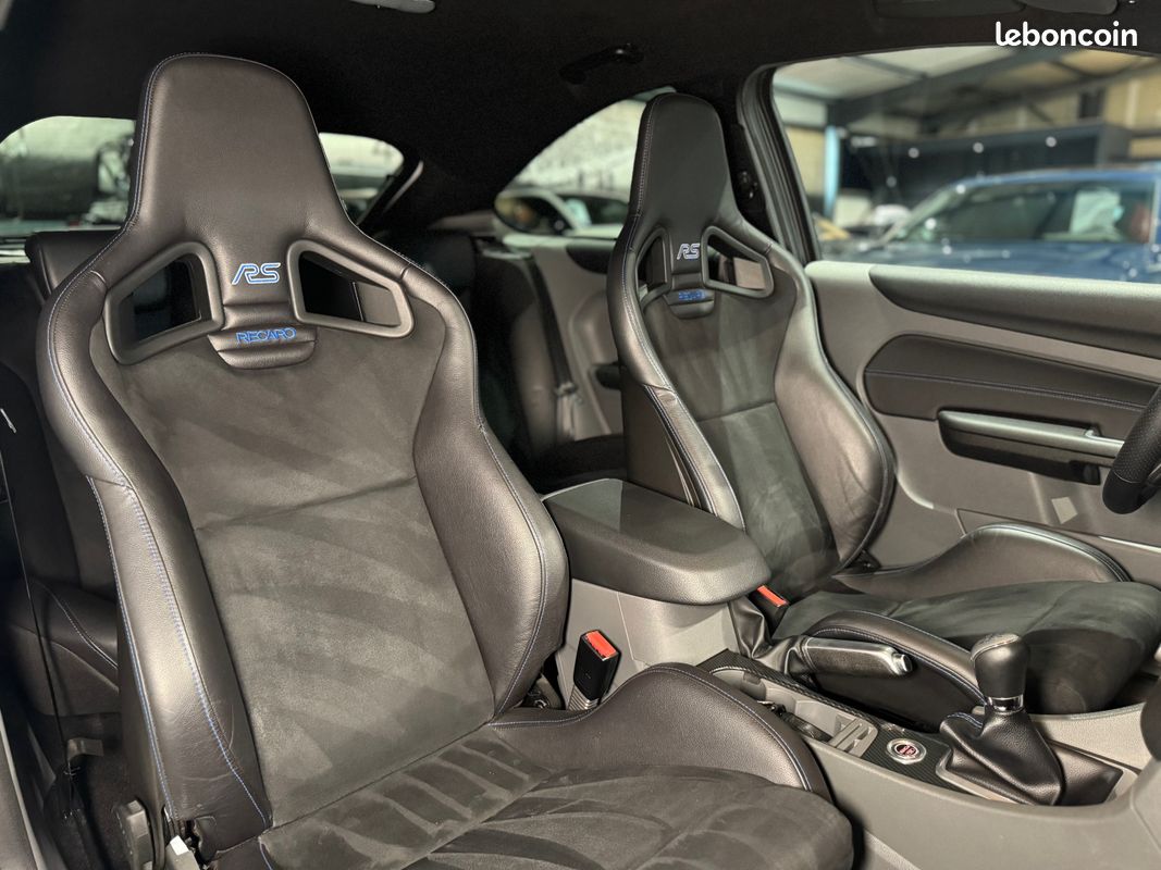 Ford Focus RS Phase 2 MK2 2.5 T 305 CH Essence 3 Portes Pack RS Blanc Glacier Recaro Sport Radar Climatisation 2010 (image 7)