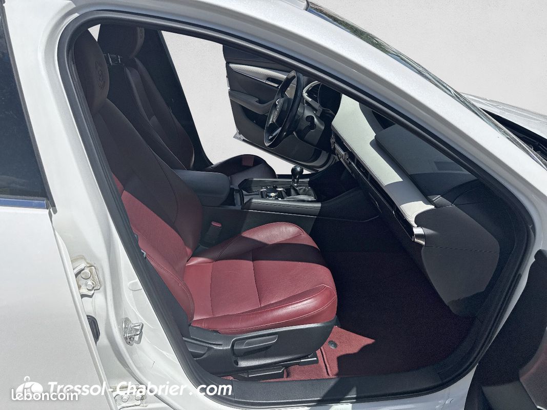 MAZDA Mazda3 5 portes 2.0L SKYACTIV-X M Hybrid 180 ch BVM6 100eme Anniversaire (image 21)