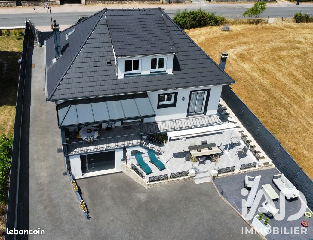 Maison 9 pièces 185 m² · à Magnet · 185 m² · 349 000 €