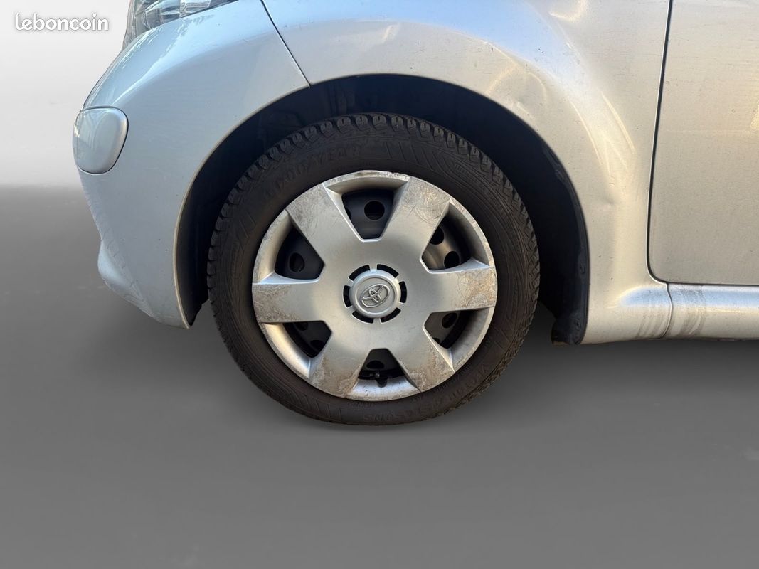 TOYOTA AYGO 1.0i (image 12)