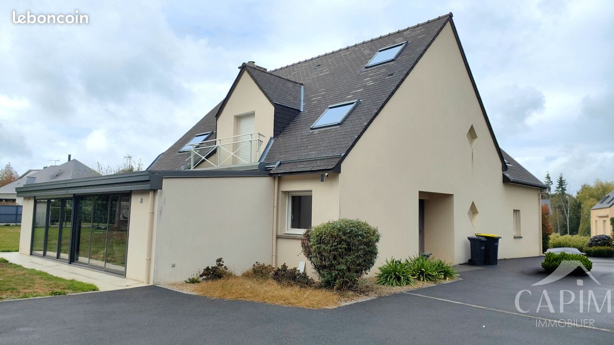 Maison 12 pièces 252 m² · à Maen Roch · 252 m² · 360 000 €