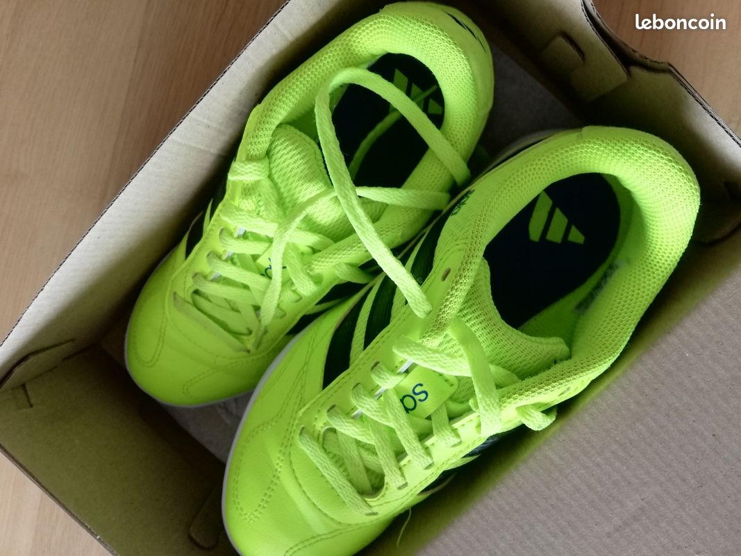 Chaussures foot salle futsal comme neuve pointure 35 (image 4)