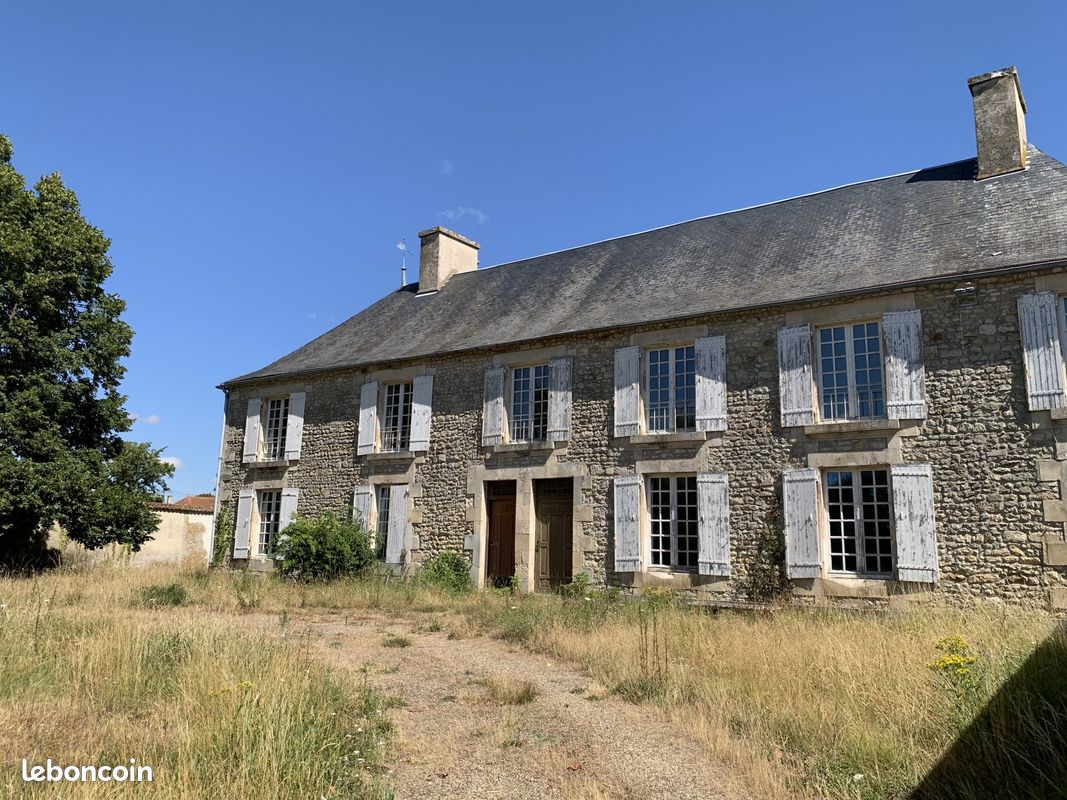 Maison 7 pièces 213 m² · à Montamisé · 213 m² · 365 000 €