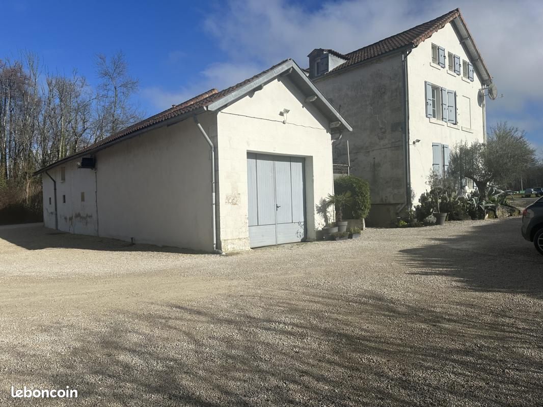 Maison 14 pièces 425 m² - Jarnac 16200 (image principale 0)