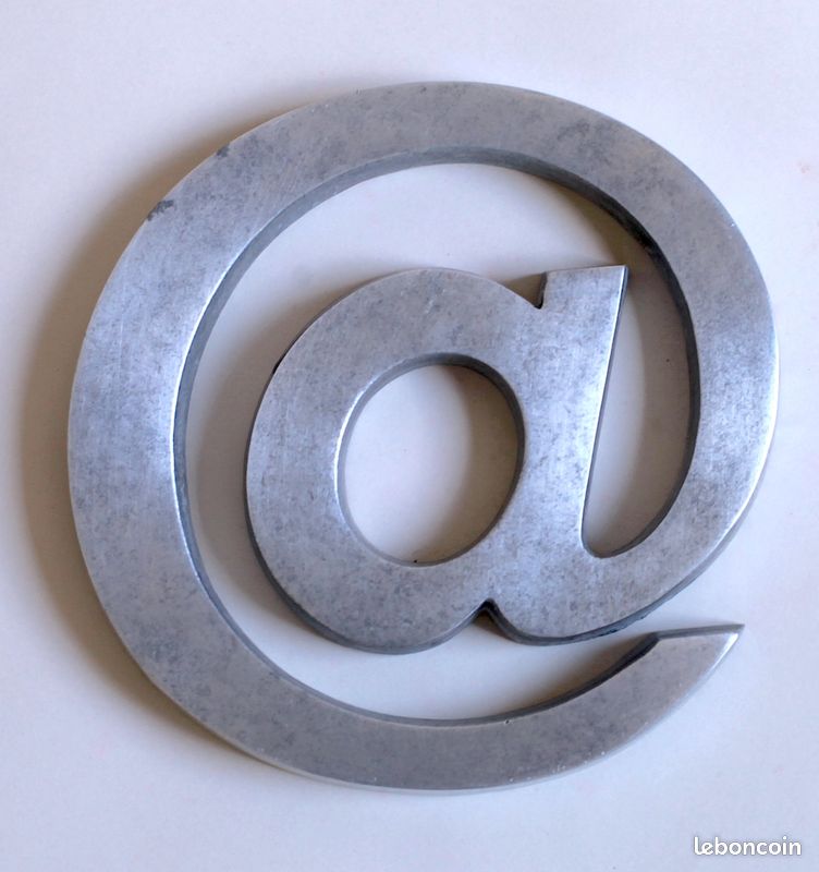 Arobase en aluminium , dessous de plat ou poignée de magasin