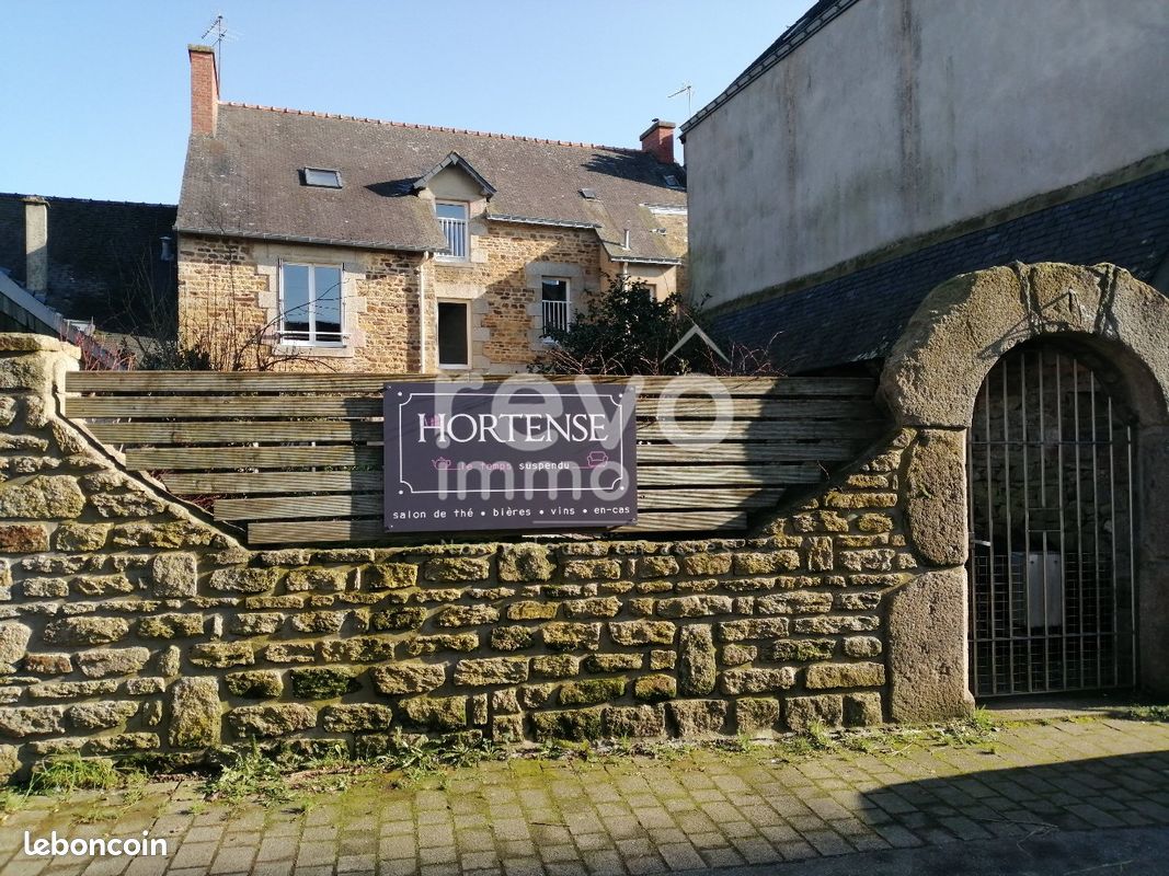 Maison 11 pièces 236 m² · à Guilliers · 236 m² · 279 000 €