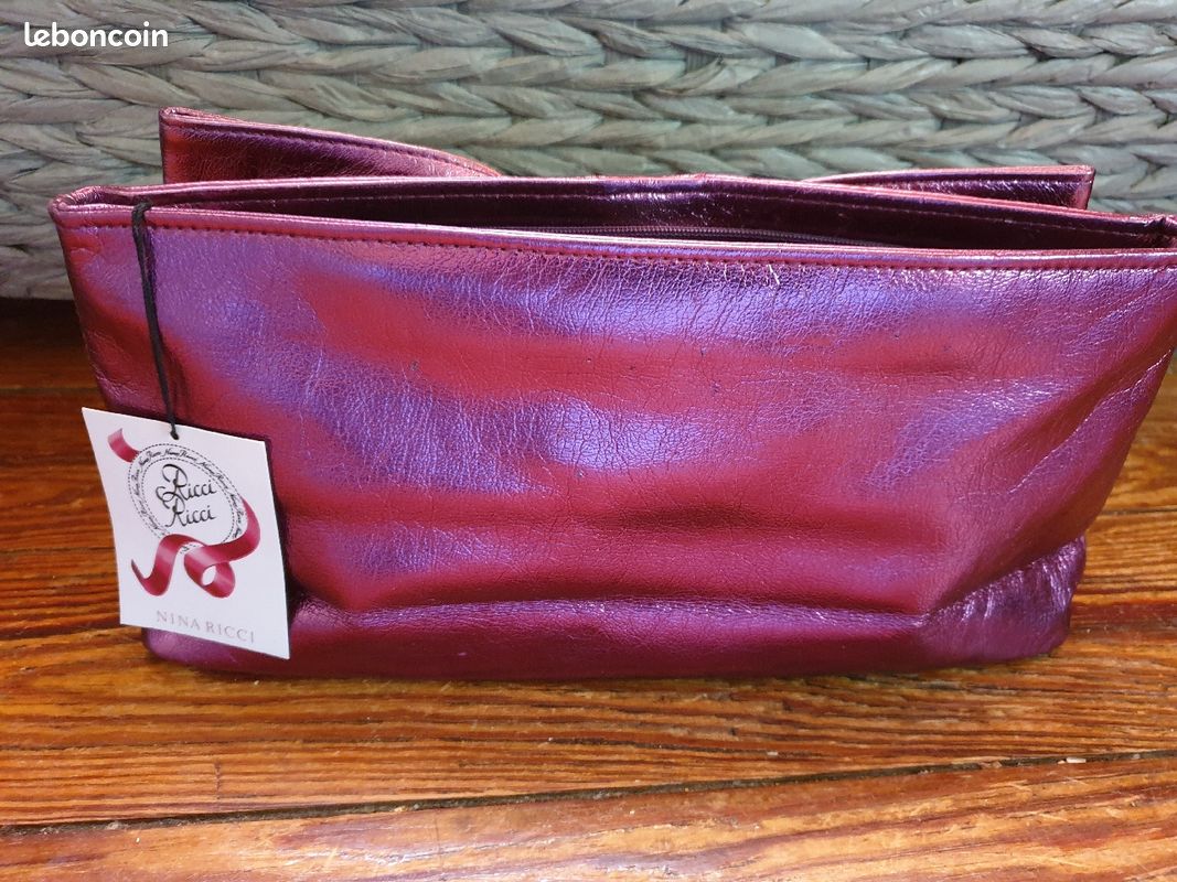 Sublime pochette ou trousse de maquillage rose brillant Ricci Ricci de Nina Ricci (image 2)