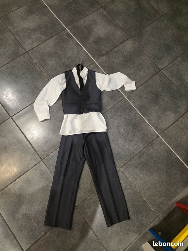 Costume 3 Pièces Noir élégant Pour Garçon – Taille Unique (occasion Très Bon état)