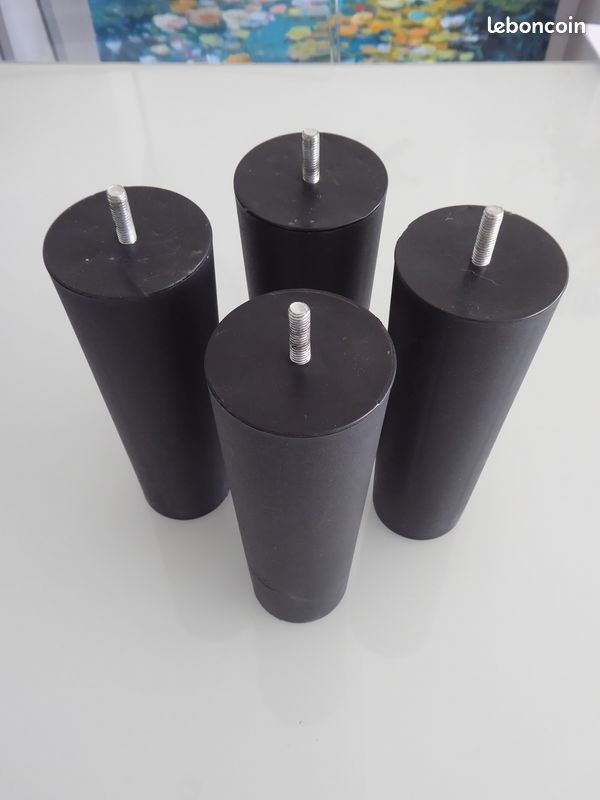 Lot de 4 grands pieds noirs en plastique rigide à visser (image 4)