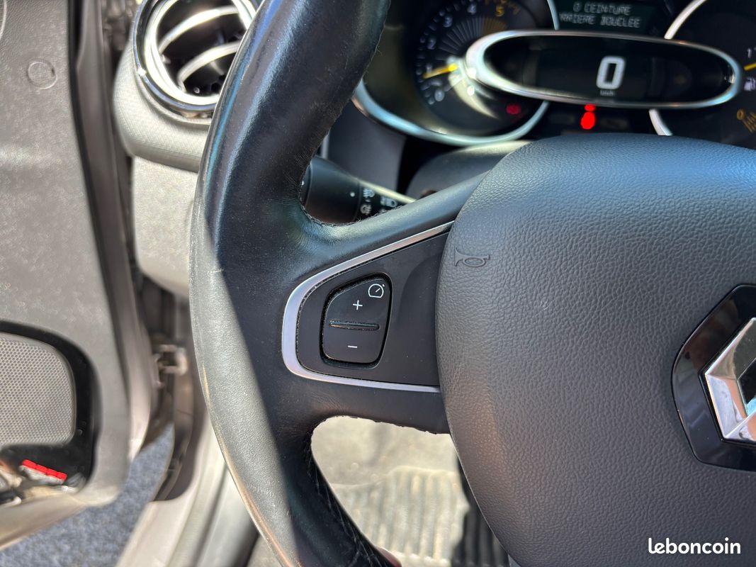 RENAULT CLIO IV dCi 90 eco2 Limited 90g (image 24)