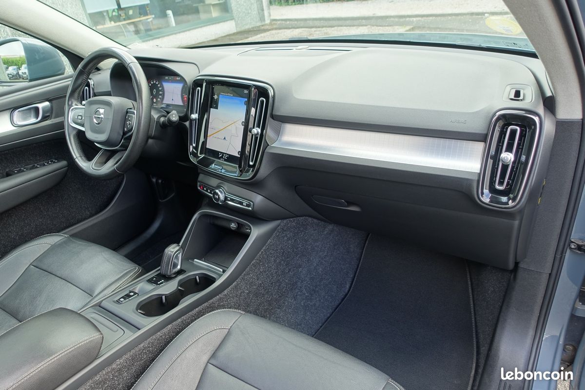 XC40 D3 2.0 Geartronic 150ch Momentum Cuir/Toit ouvrant/Gps Europe/Caméra de recul/Régulateur/Carplay/Hayon électrique/1*Main/Garantie 12 mois (image 6)