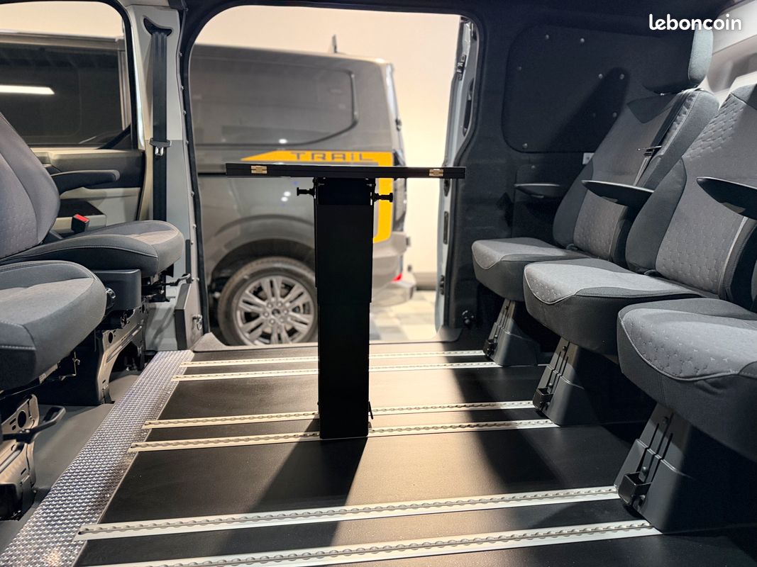 đ FORD TRANSIT CUSTOM Ltd 4x4 170 BVA8 â CABINE MODULABLE 2 Ă 7 PLACES â TVA RĂCUPĂRABLE â DISPONIBLE (image 4)