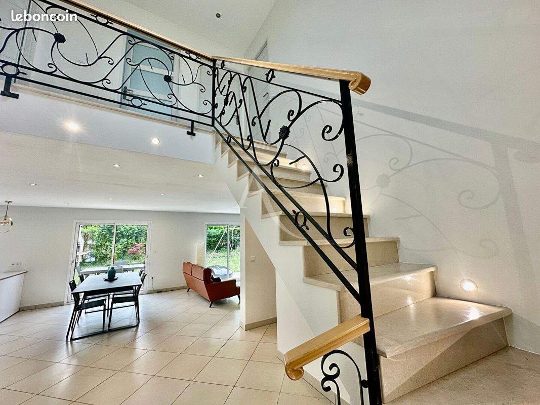Maison 6 pièces 146 m² (image 1)