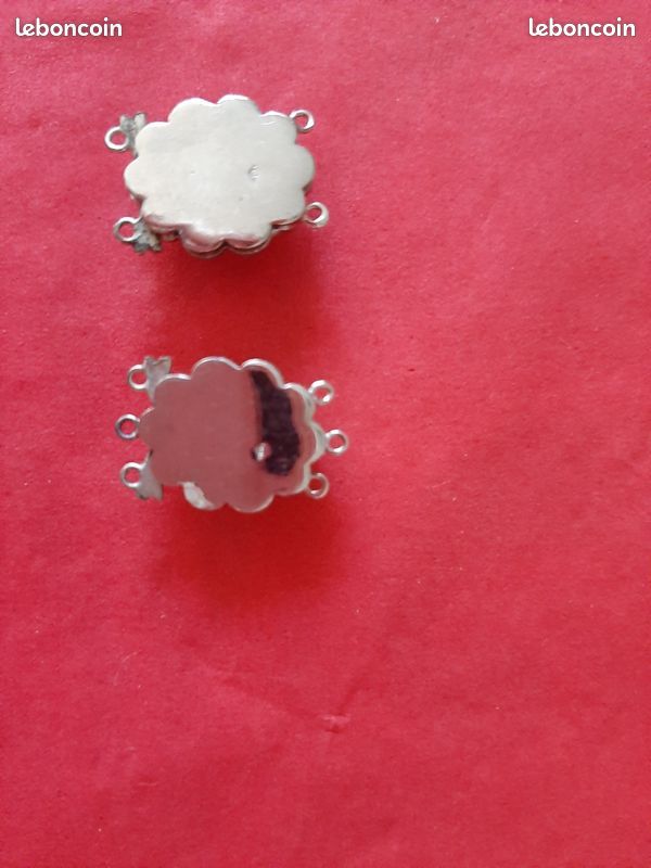 Fermoirs en métal blanc avec pierre coloris bleu saphir pour collier 3 rangs (image 3)