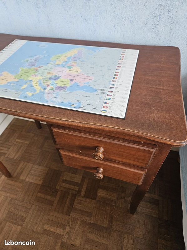 Petit bureau compact et pratique en bois (image 3)