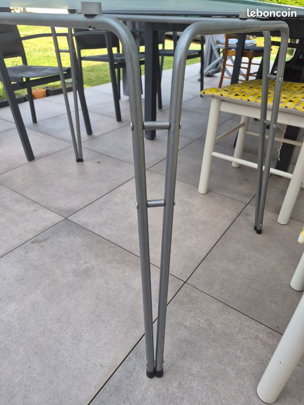 Table (image 4)