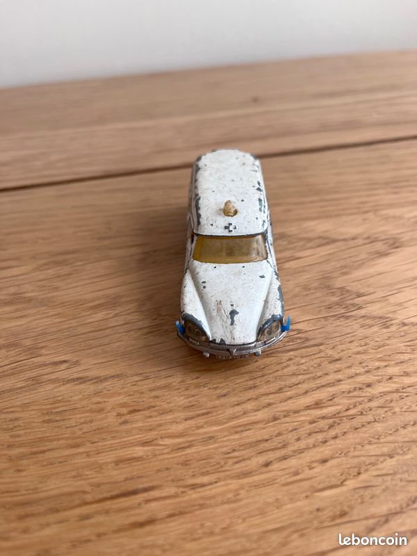 Ambulance ds 21 majorette 206 petite voiture figurine (image 7)