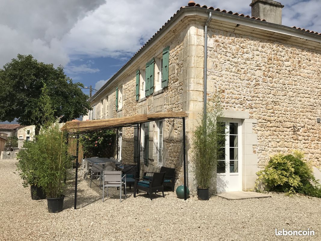 Charentaise 8 personnes avec grande piscine à 25 km de l'océan (image 2)