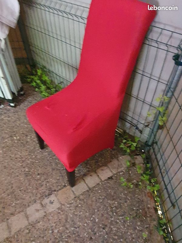 Lot de trois chaises avec housses (image 1)