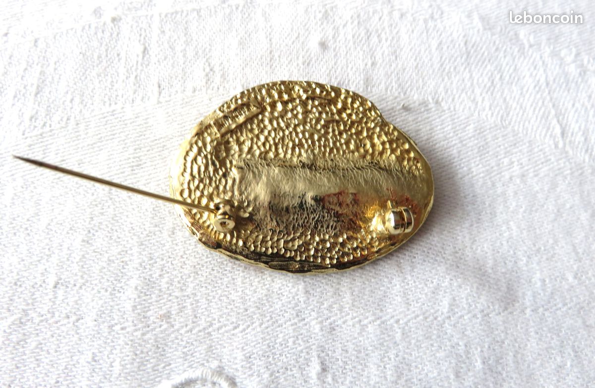 Broche Rétro Vintage En Métal Doré Et Résine Noire - Occasion