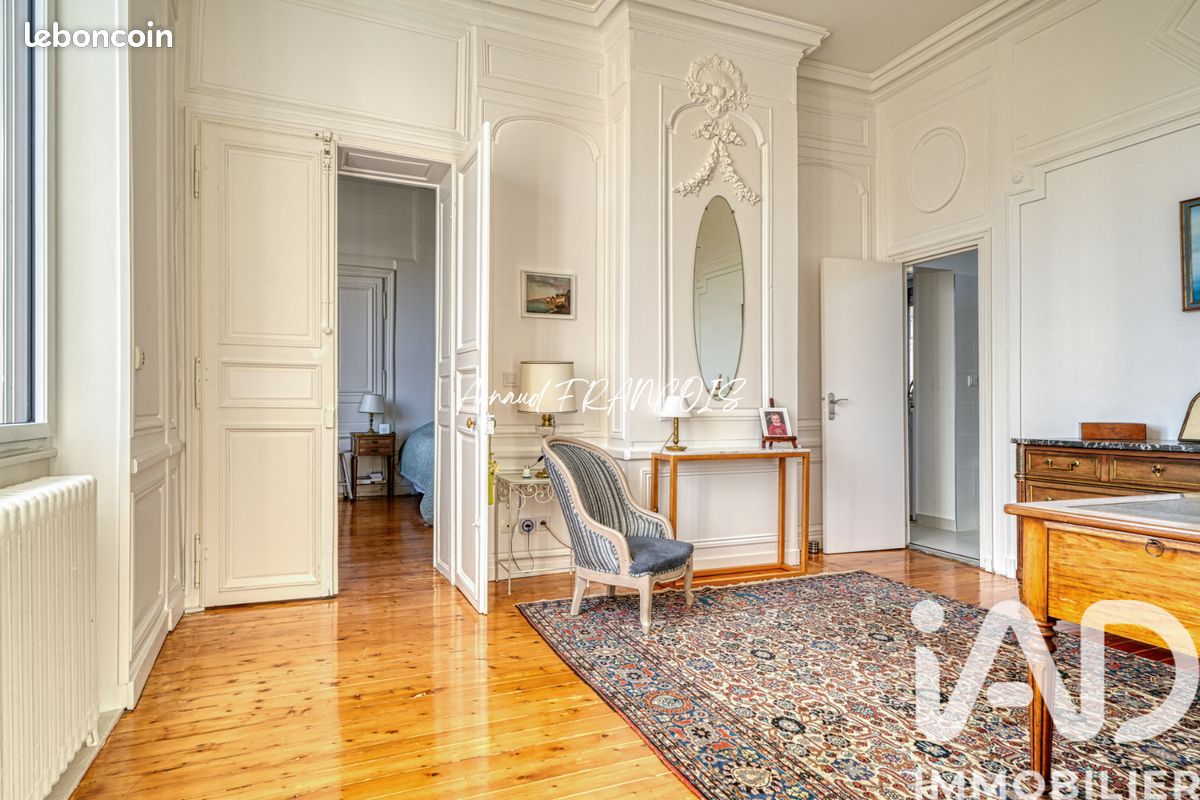 Maison 8 pièces 190 m² · à Chanteloup-les-Vignes · 190 m² · 480 000 €