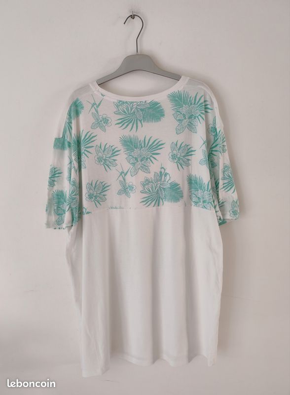 T-shirt blanc original Zara avec des manches et une poche à motifs floraux verts taille XL (image 2)