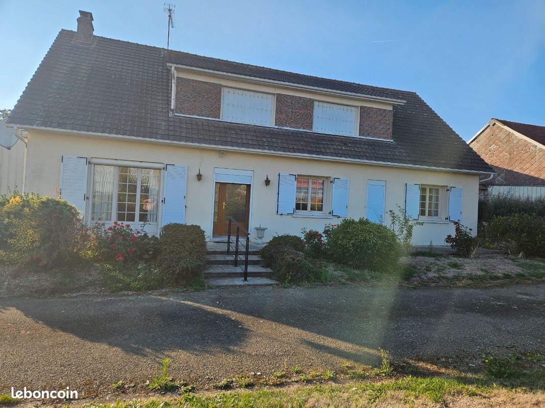 Maison 7 pièces 144 m² · à Sandarville · 144,3 m² · 278 000 €