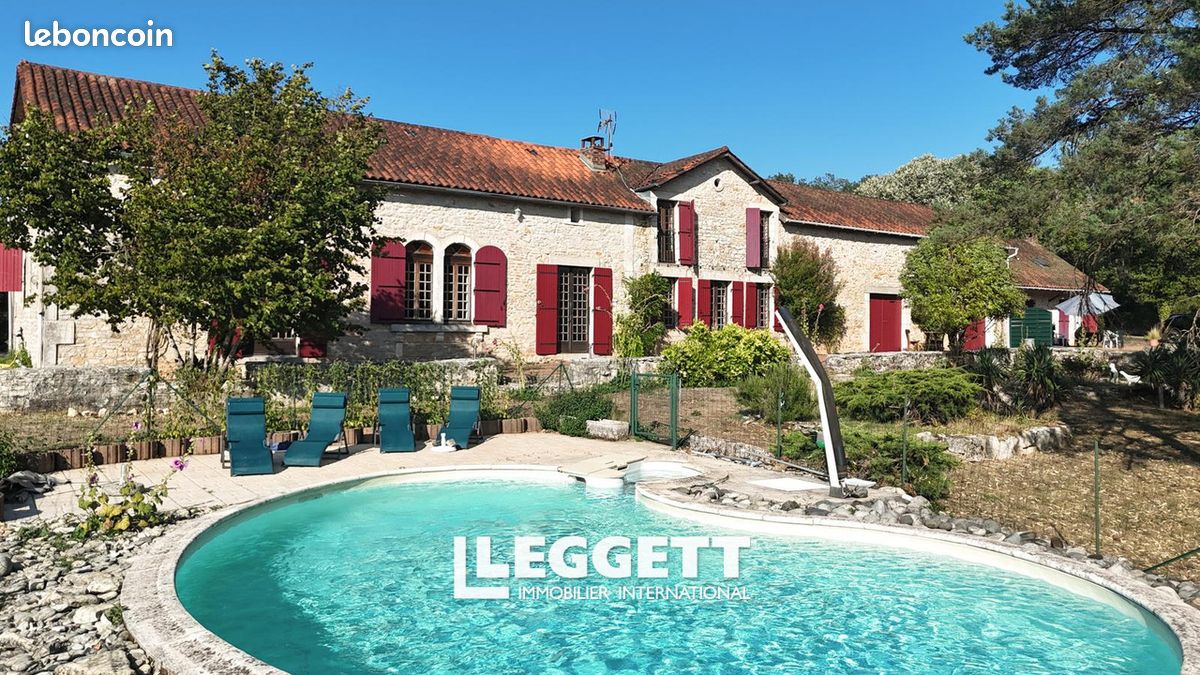 Maison 12 pièces 310 m² · à Thenon · 310 m² · 380 000 €