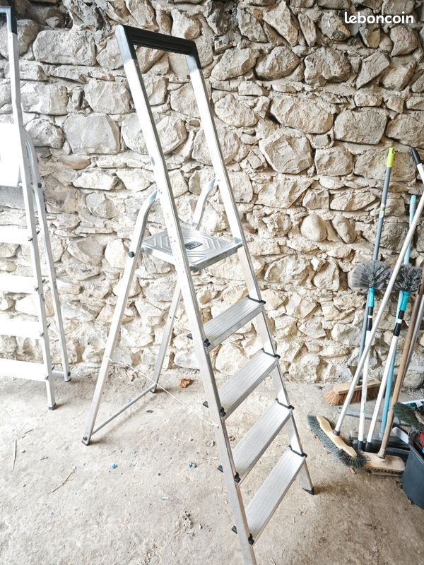 Escabeau aluminium HAILO L40. 3/8 marches. Hauteur travail 2.6 à 3.7m
