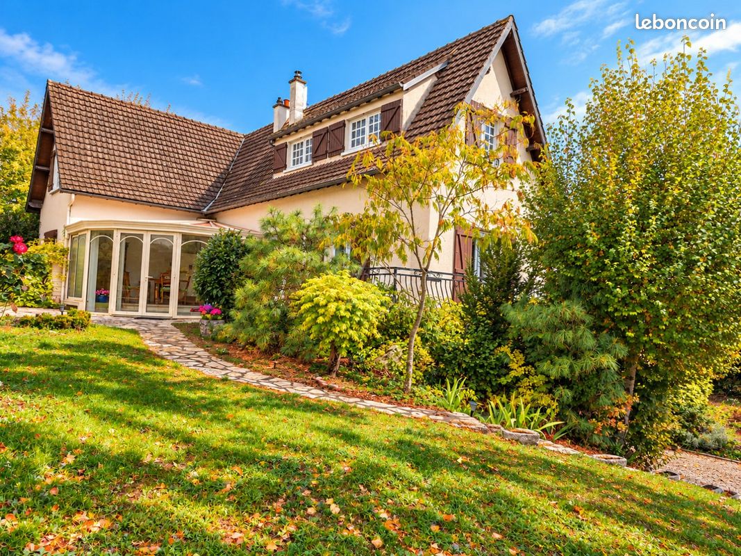 Maison 6 pièces 163 m² · à Rogny-les-Sept-Écluses · 163 m² · 224 000 €