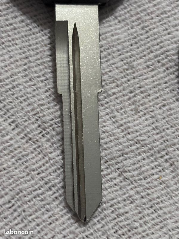 Clé pour moto Yamaha, compatible avec plusieurs modèles de la marque (image 2)