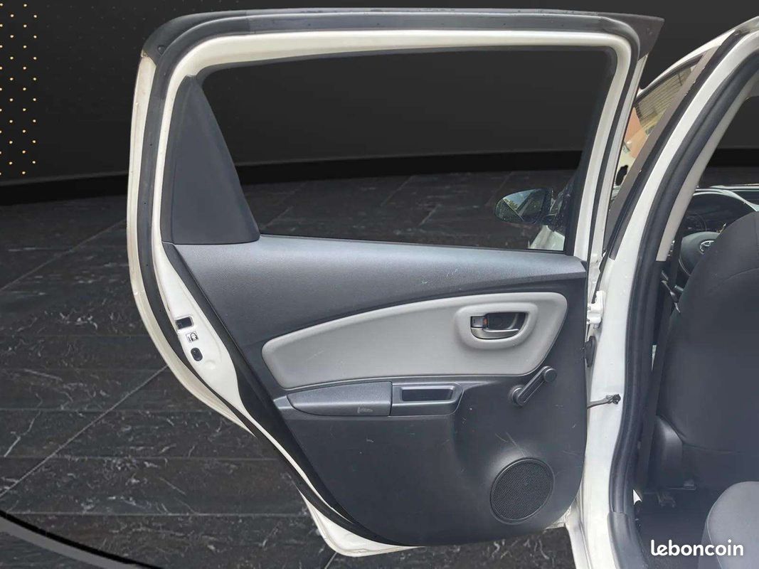 Toyota YARIS 69 VVT-I DYNAMIC 5P (image 18)