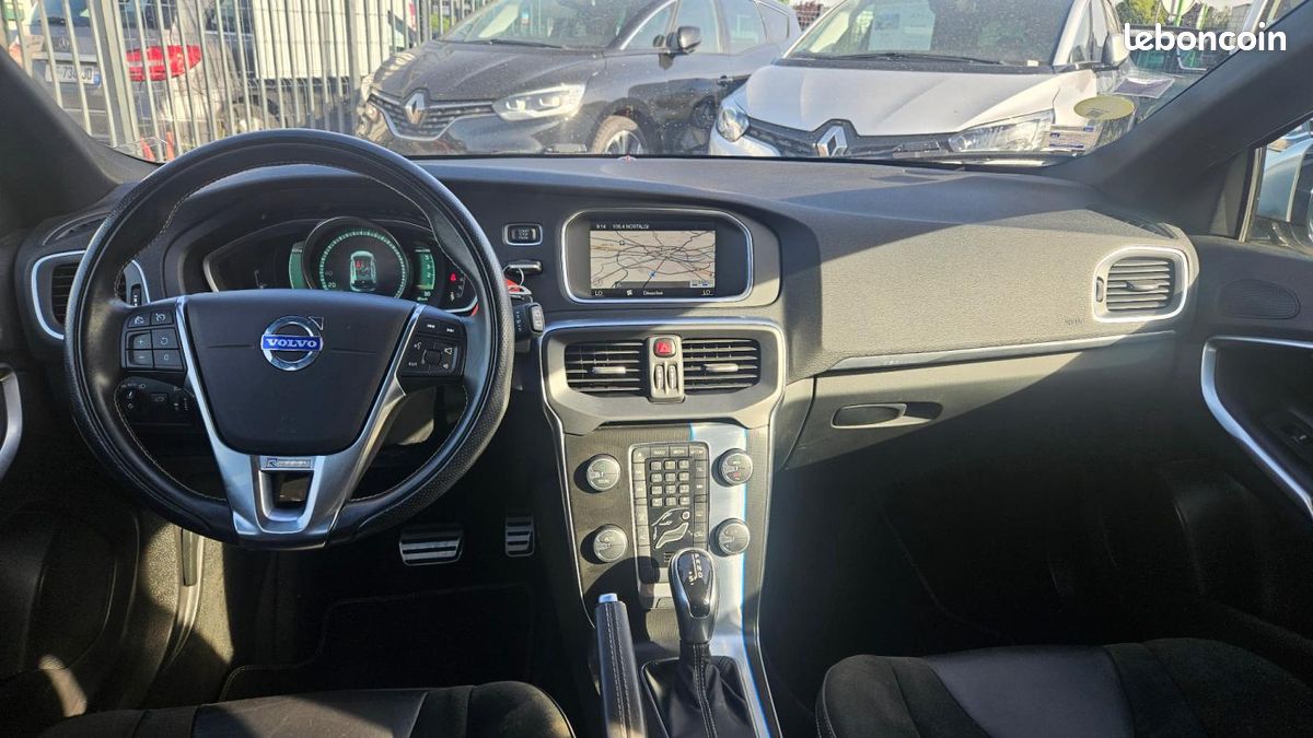 Volvo V40 D2 115 R-Design Powershift A (image 8)
