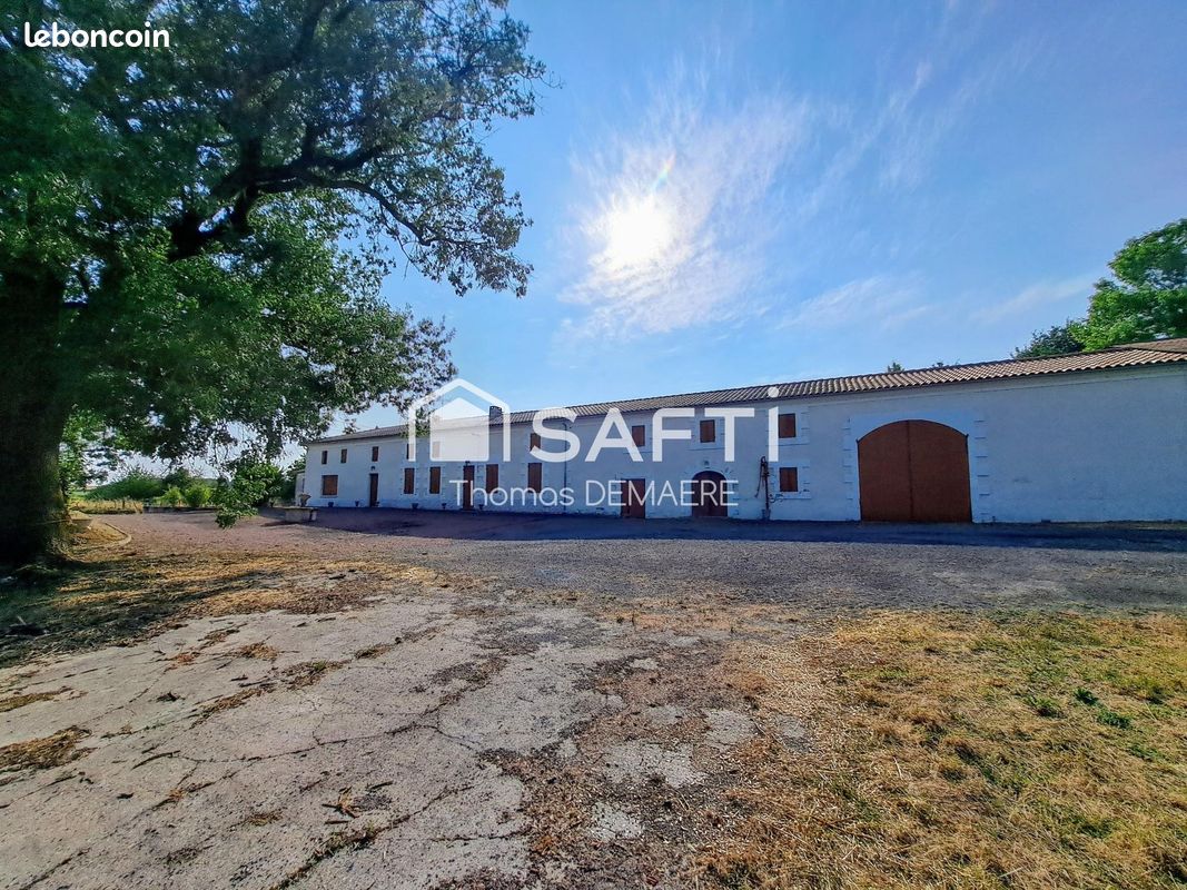 Maison 8 pièces 214 m² · à Tugéras-Saint-Maurice · 214 m² · 195 000 €