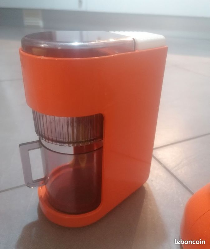 XUXHOU Jouet Robot à Remonter Vintage, Robot de Marche en Fer Rétro avec clé Intégrée pour Collectionneurs Adultes, Décoration de Bar de Bureau à Domicile